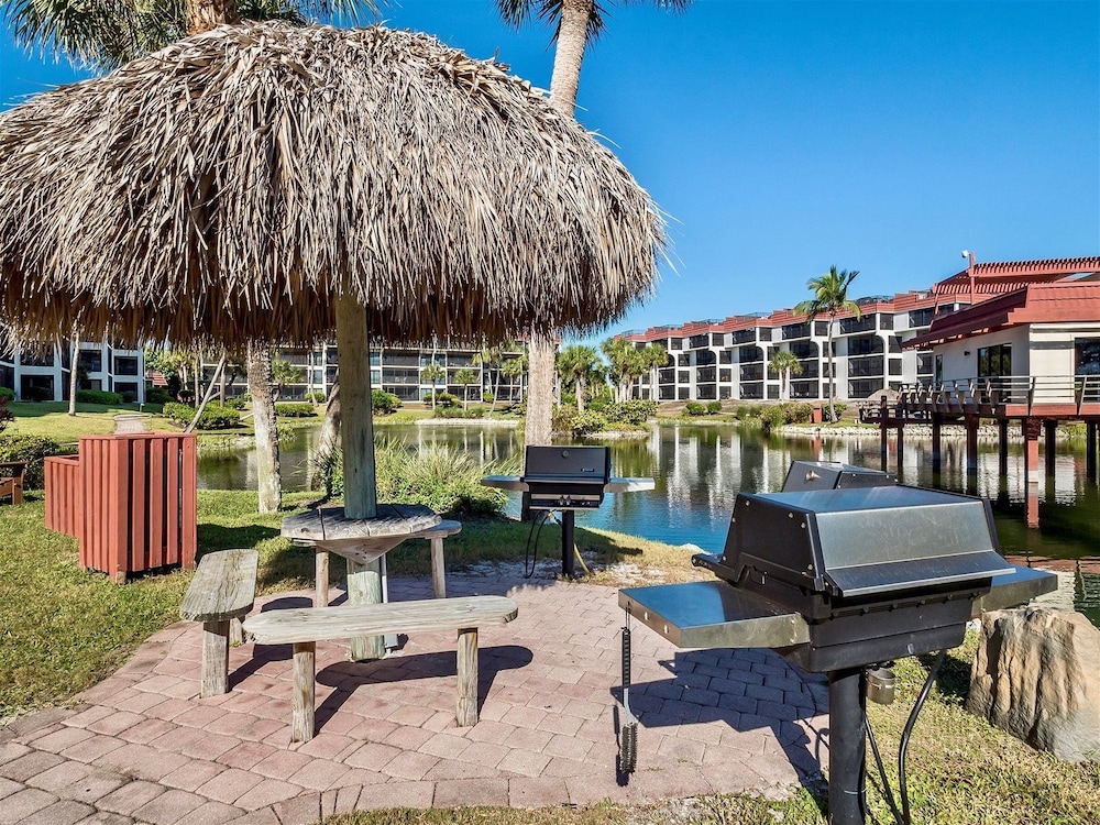 Pointe Santo Condos by Dream Vacation Rentals