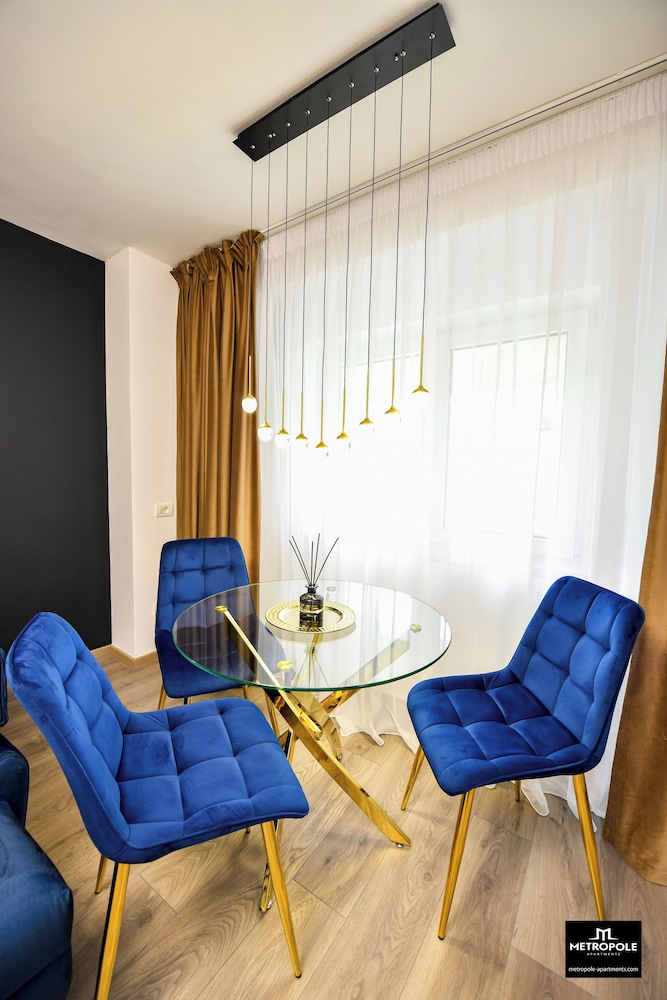 Metropole Apartments Central City