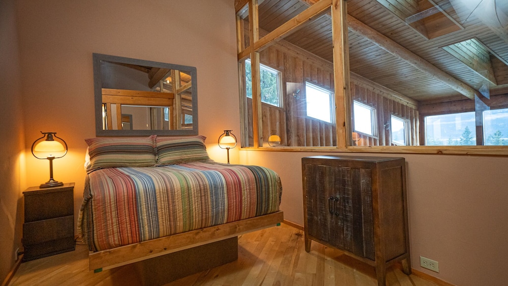 New Denver Lodge 15