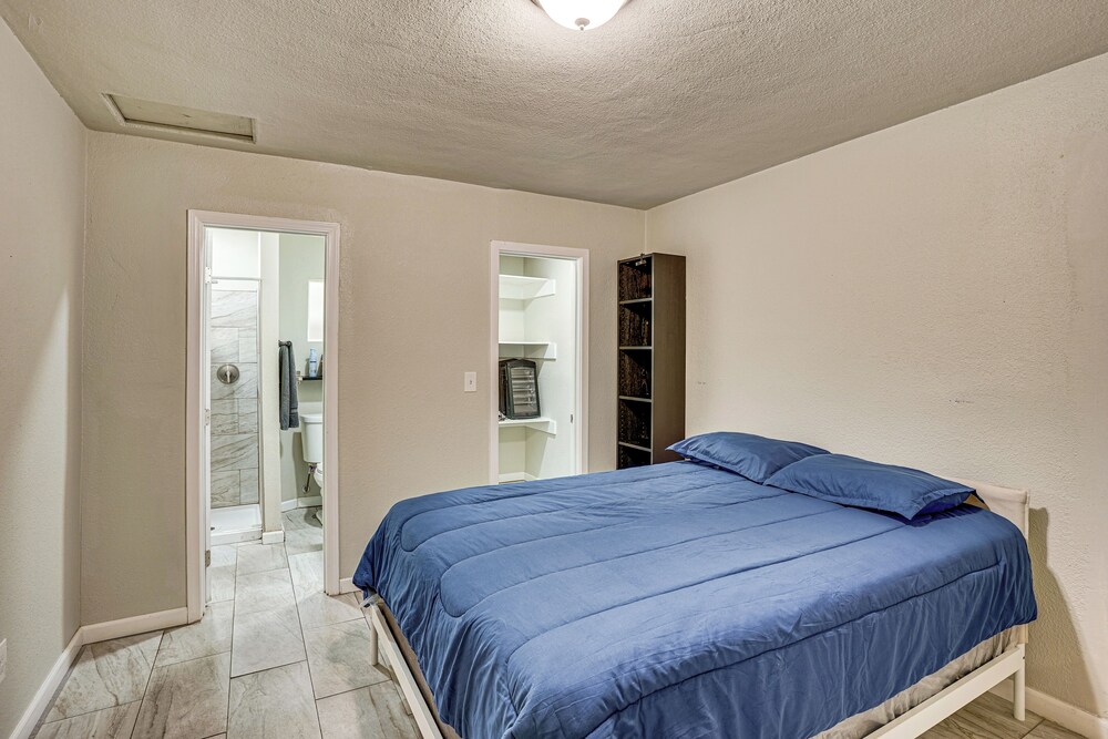 Explore LA & Long Beach: Compton Condo w/ Patio