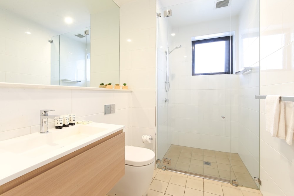 Comfy 2-bedroom Apartment With a Clyde River View