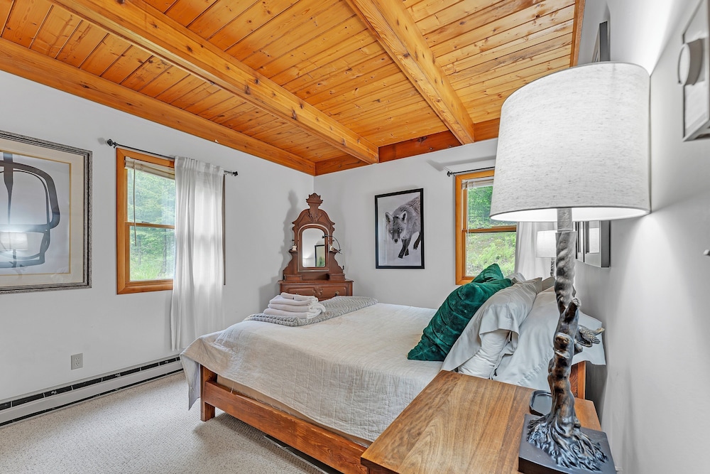 Modern Mountain Retreat Near Dolly Sods & Skiing 3 Bedroom Home
