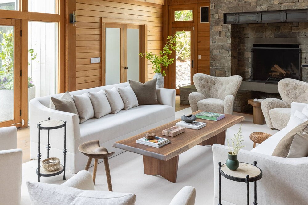 Luxurious 8 Bedroom Retreat With Pool East Hampton view 3
