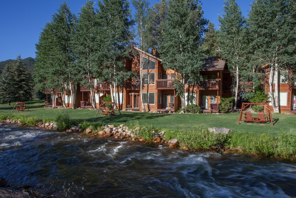 Hotel Aspen Winds On Fall River