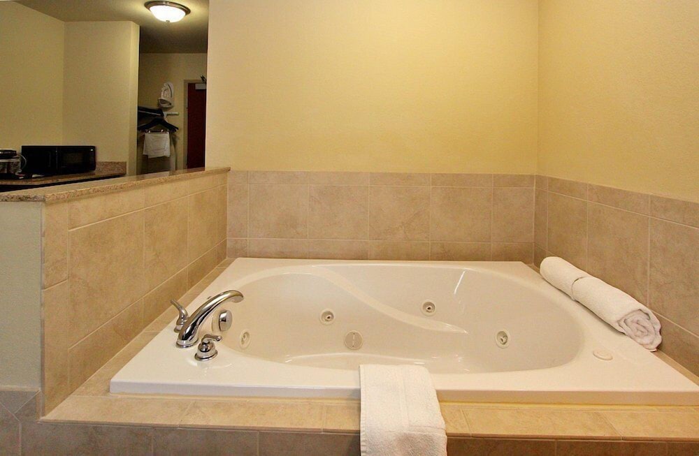 Cobblestone Inn & Suites