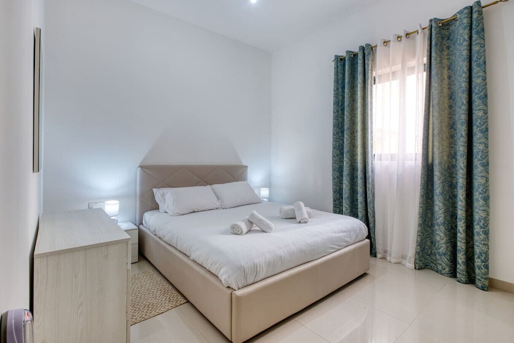 Relaxing Xaghra Apartment With BBQ Amenities
