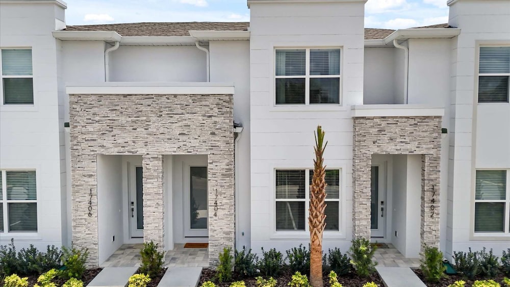 Upstay-luxury 3BR Home w Private Pool Games Room