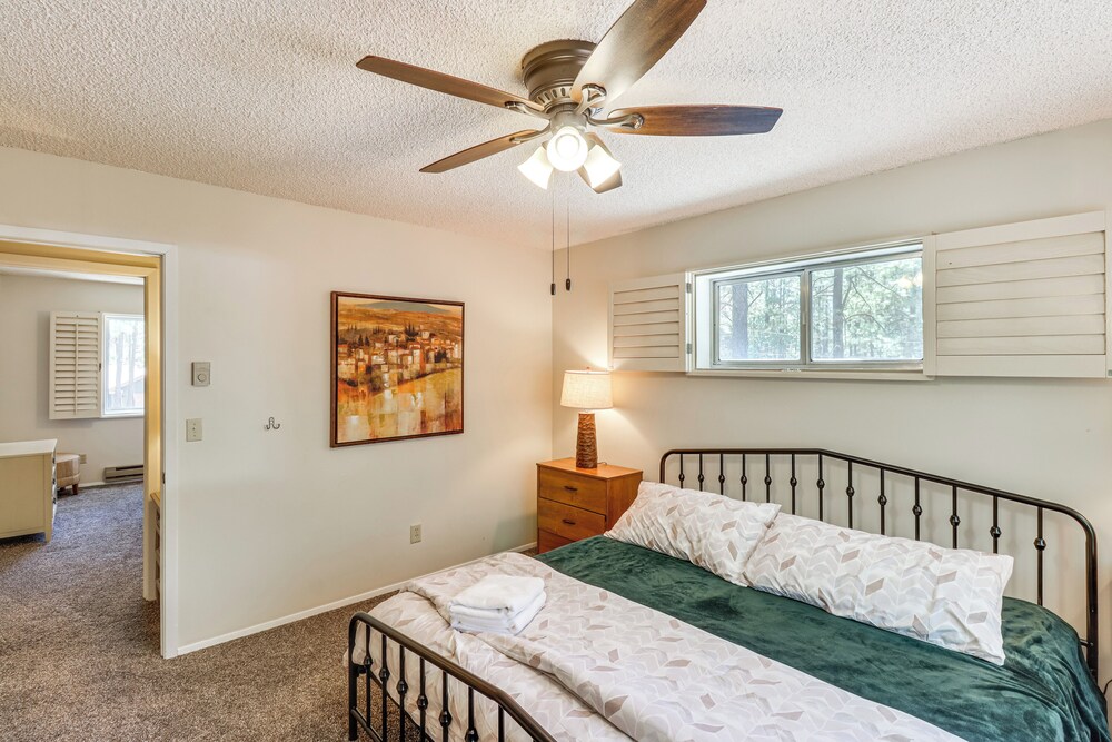 Spacious Decks: Family Pinetop Country Club Home
