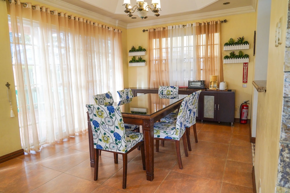 Charming Tagaytay Vacation Home