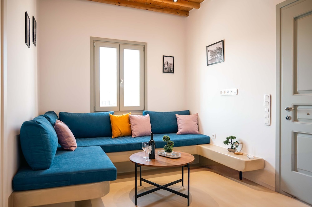 Assyr Getaway - Santorini Cozy Cycladic Retreat