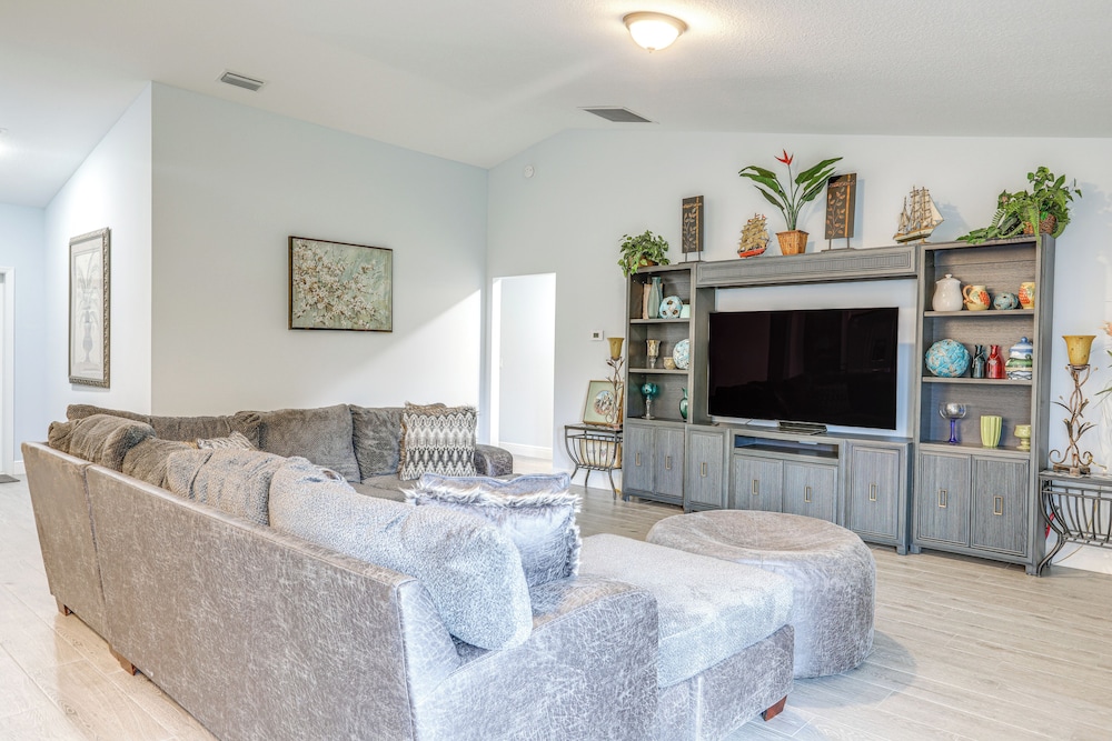 4 Mi to Clover Park: Home w/ Yard in Port St Lucie