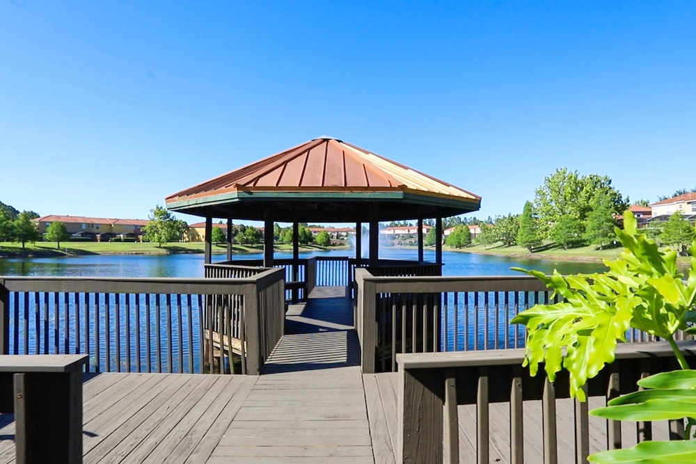 Bright 3B w Pool Close to Disney Encantada 8545
