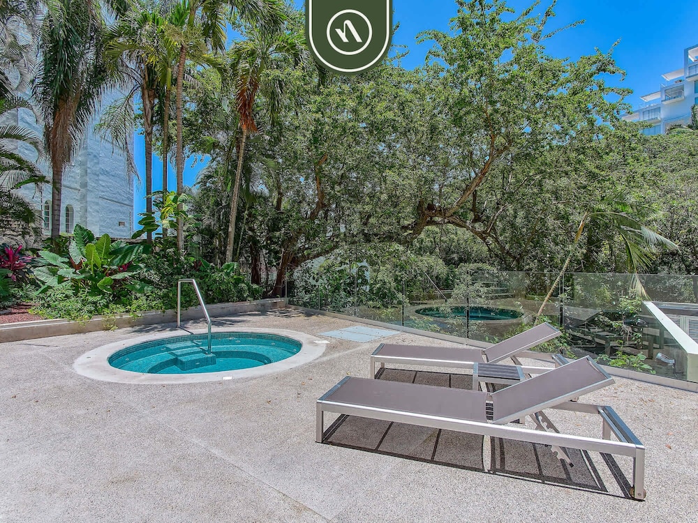 Luxury 2 BR Condo in the Jungle - Oceanview Pool