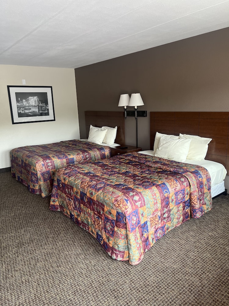 All Star Inn & Suites