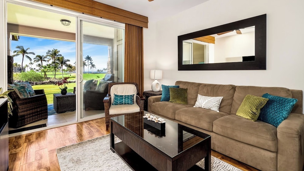 Waikoloa Golf Discount Views of Ocean & Golf Course Outdoor Seating - Vrkcv
