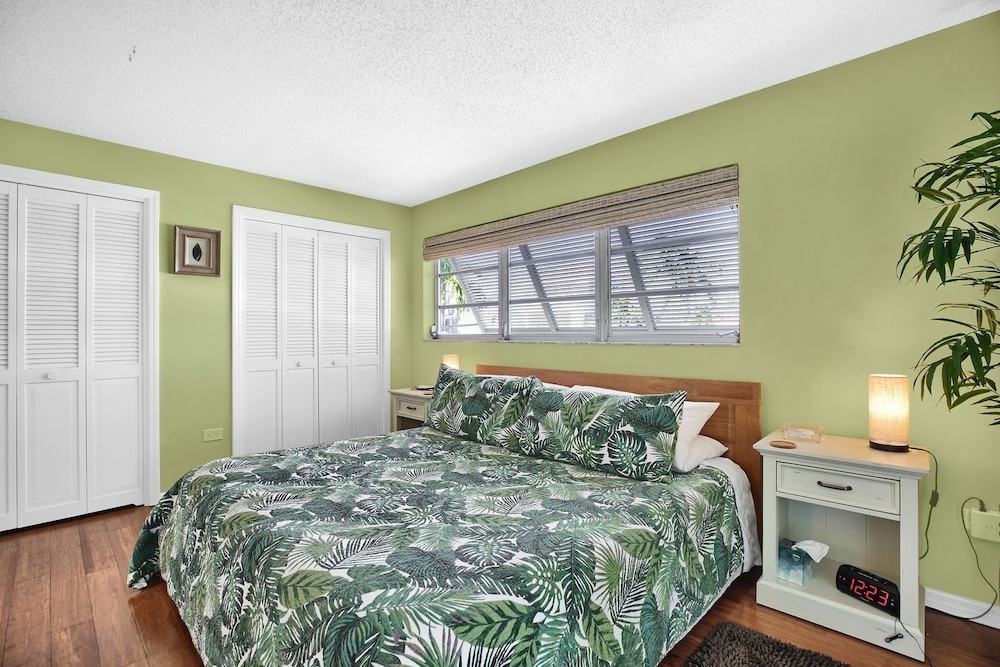 Delightful Vacation Home Located In The Popular Islamorada Neighborhood Of Port Antigua. 3 Bedroom Home by RedAwning