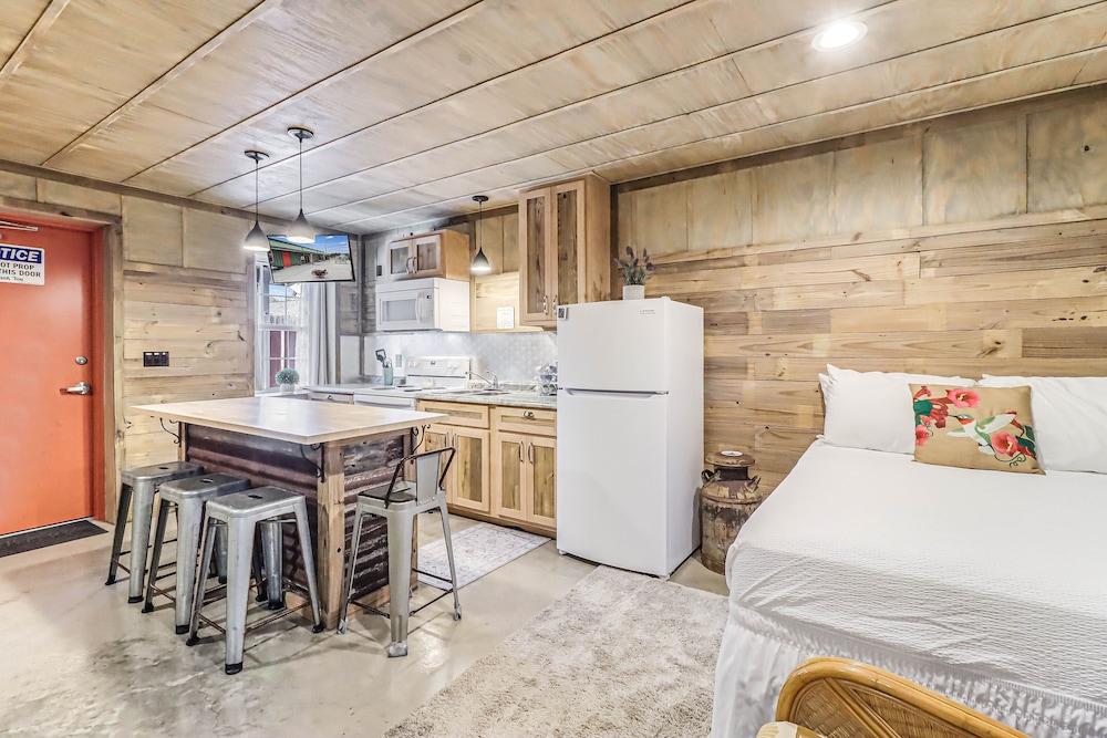 Casas Coastal Experience Cabin C 1 Bedroom Cottage by RedAwning view 4