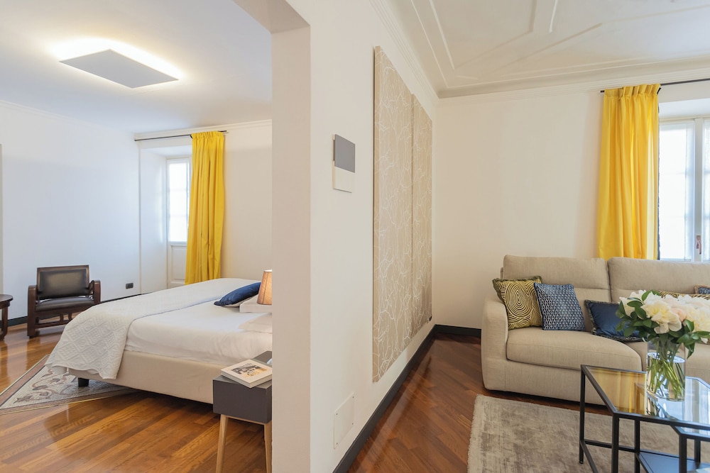 Lake Holiday Como by Rent all Como