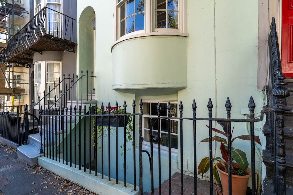 Host Stay The Courtyard at Egremont Place view 5