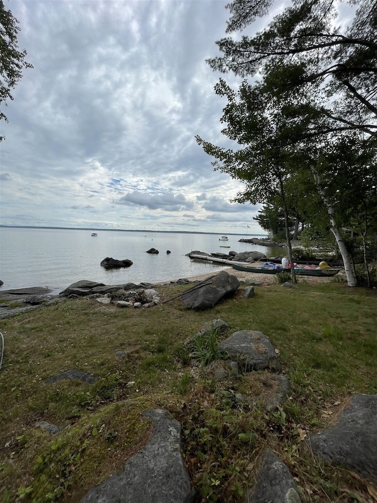 Rocky Beach Limit 5 2 Bedroom Cabin by RedAwning view 2