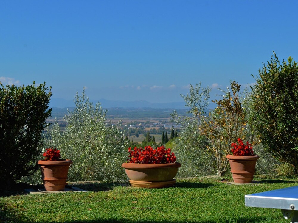 Elegant Villa Near Cortona