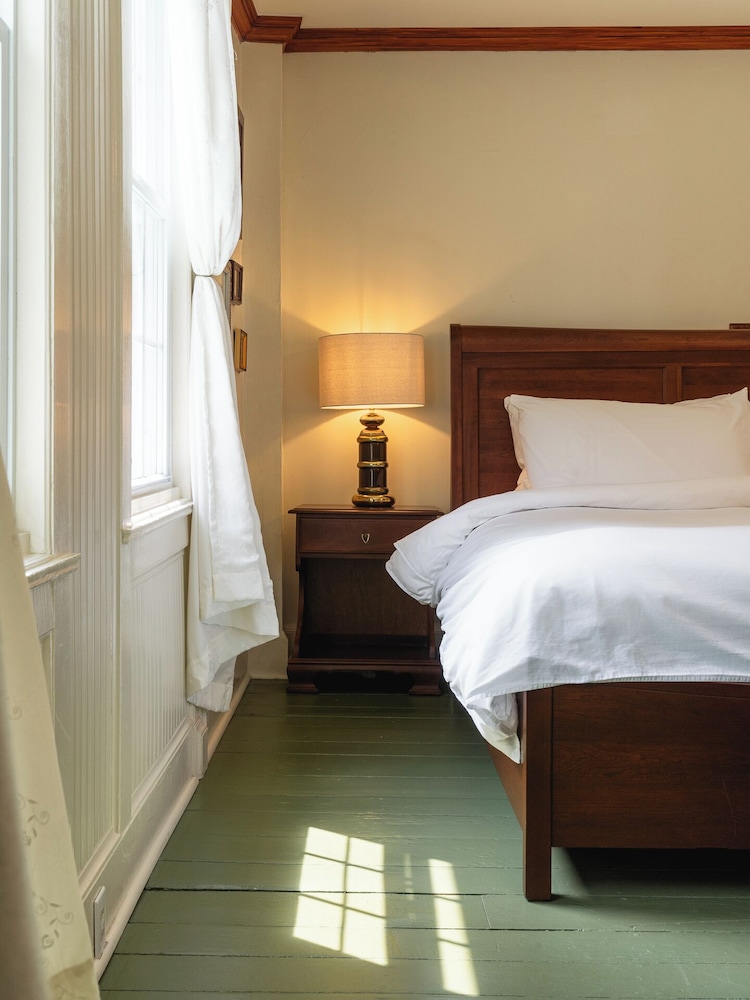 Lee Farm Inn