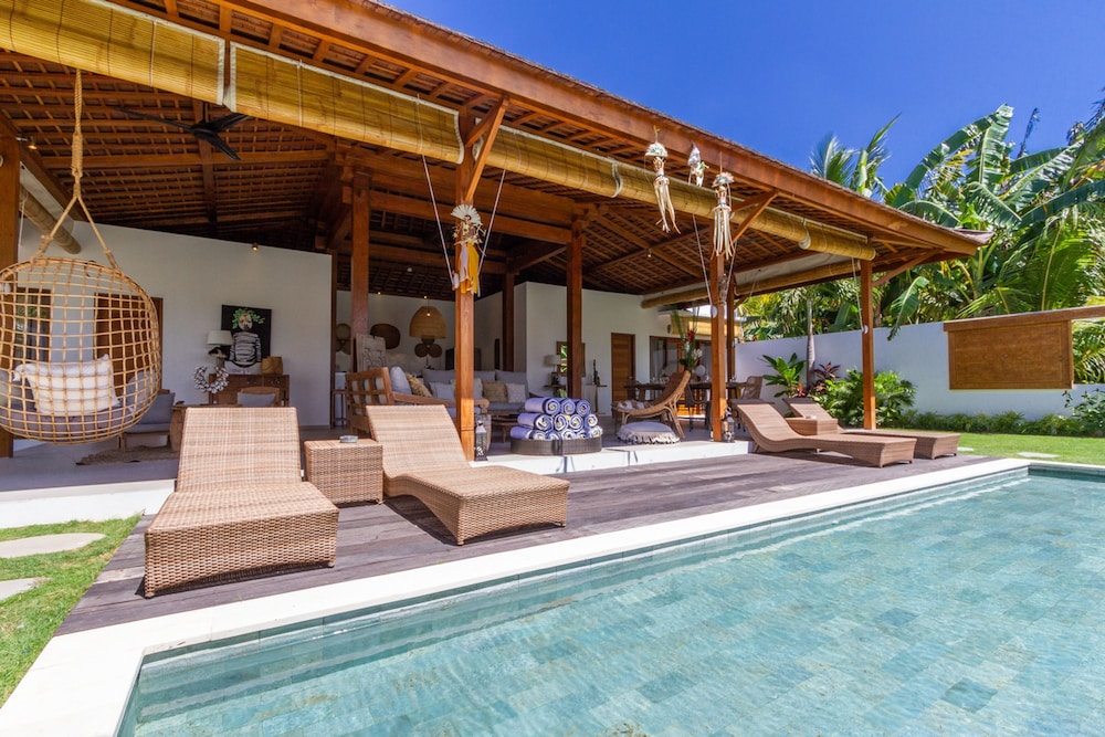 Villa Namu by Alfred in Bali - Family 5 BD Dream in Seminyak Oberoi Beach