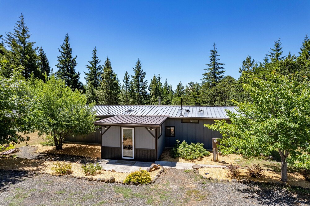 Orchard Haven Guest House 2 Bedroom Home by RedAwning
