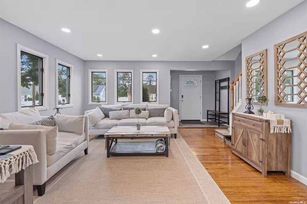 Newly Designed 3Br-2Ba Home
