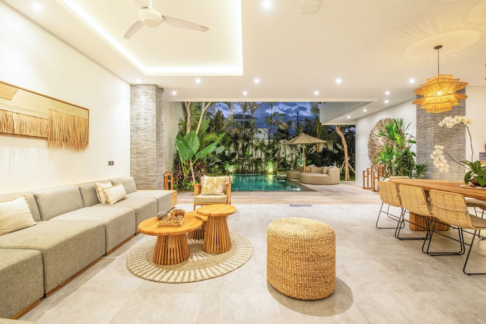 Coastal Comfort: Cozy 4BR Villa, 5 Min Walk to Finns Beach