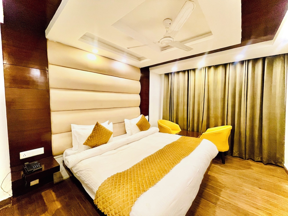 Hotel Roshie Mall Road Mussoorie