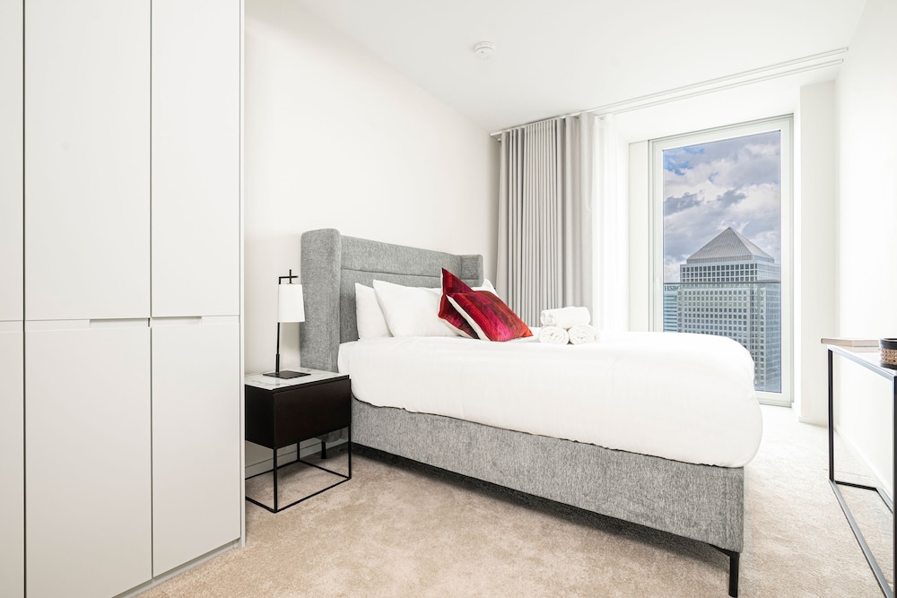 Immaculate Two-bedroom Apartment in Canary Wharf