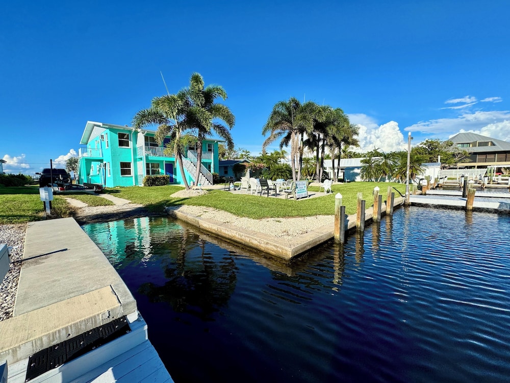 MALU LANI Inn & Marina