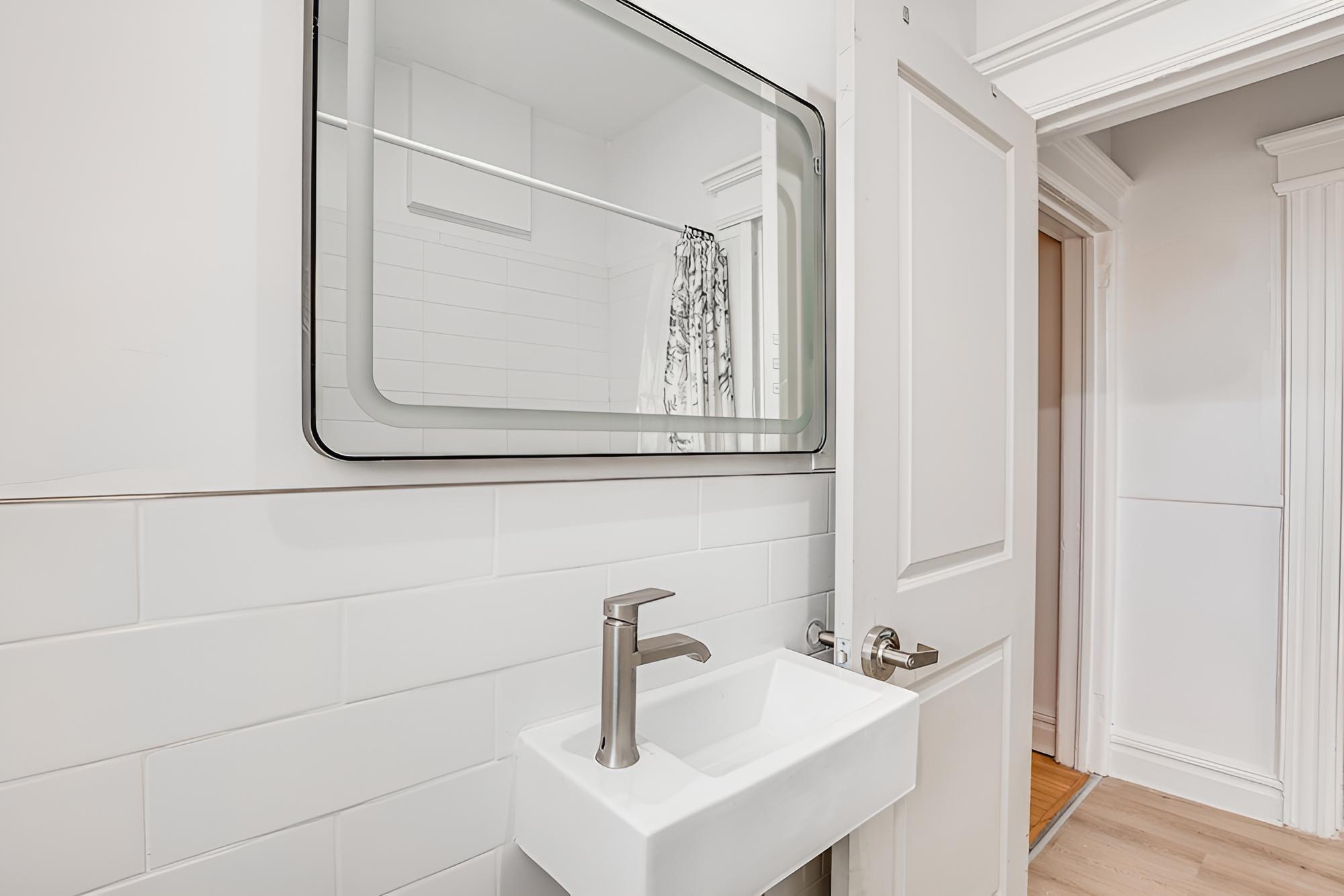 Cozy Rustic Newark Apt: 2 Mi to Prudential Center! view 3