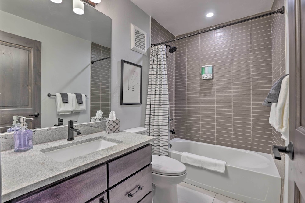 Modern Winter Park Townhome w/ Balcony, Grill view 3