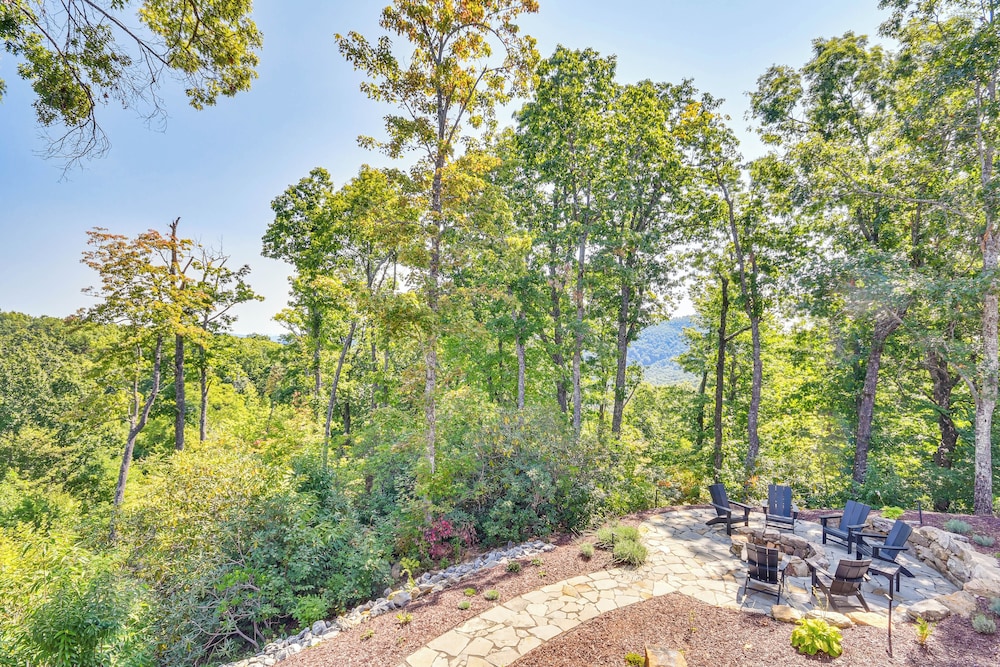 Luxe Black Mountain Manor on 15 Acres!