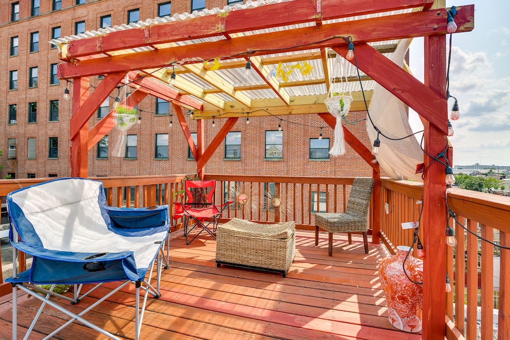 Quirky Baltimore Townhome ~ 2 Mi to Inner Harbor