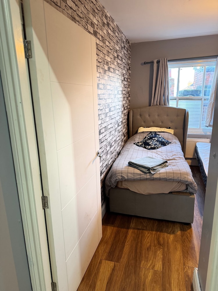 Westgate Haven - Spacious 4 Bedroom Apartment