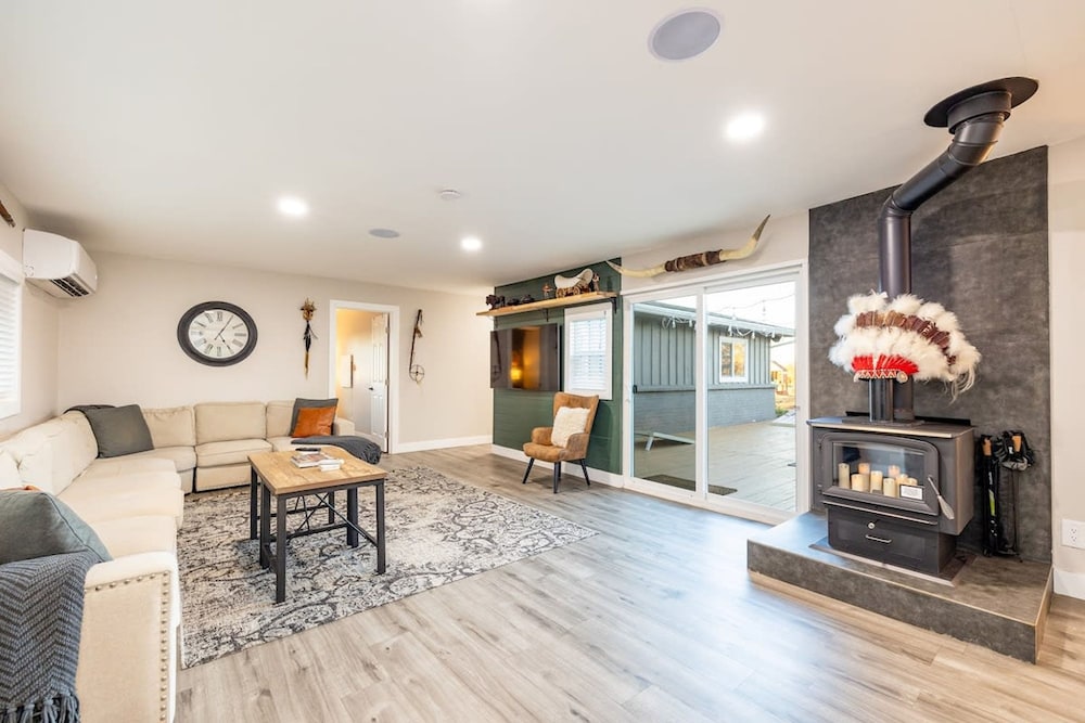 Spacious 4BR Home Near Grand Canyon Sleeps 10
