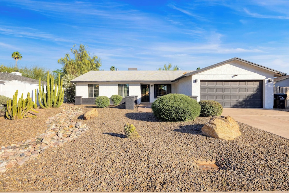 Sol Vista Private Oasis w/ Pool, Putting Green, and Prime Location