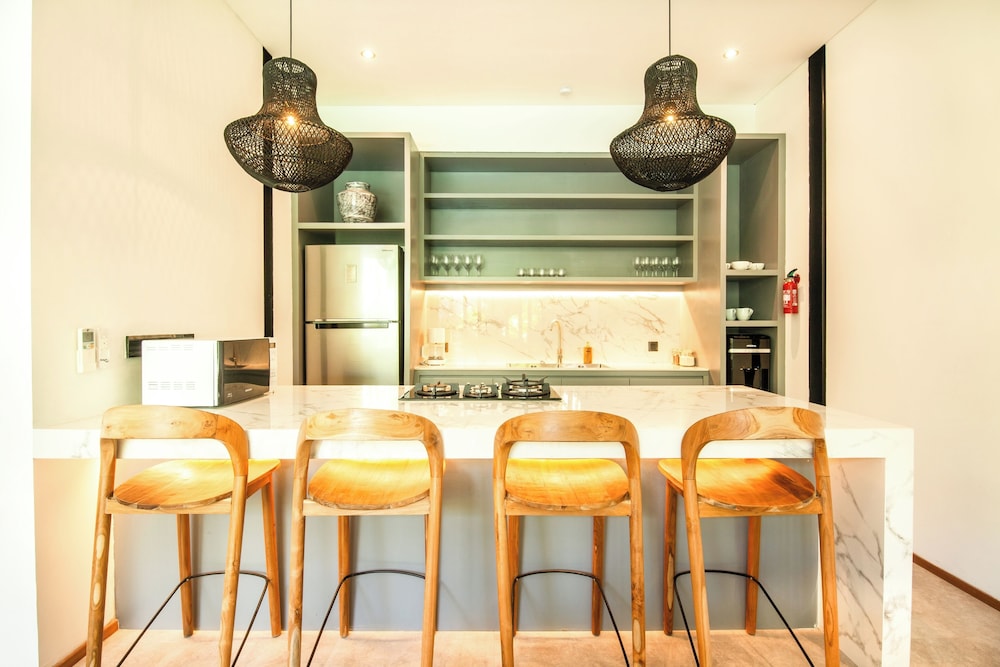 Seaside Escape: 4BR Villa, 190m to Canggu Beach
