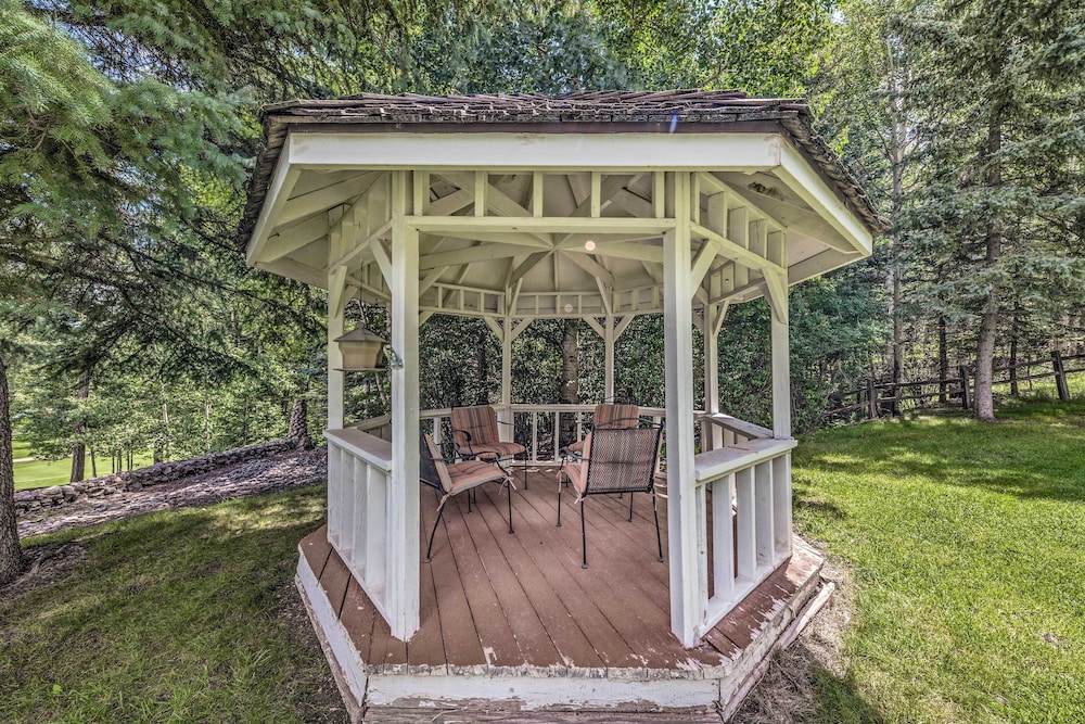 Cloudcroft Townhome on Golf Course w/ Deck! view 3