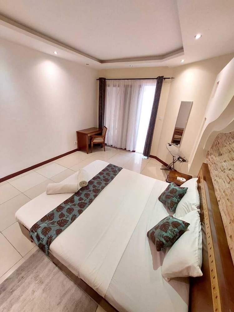 Eden Beach Resort Apartments