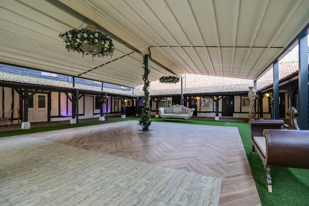 Tudor Oaks Lodge Stevenage North view 4