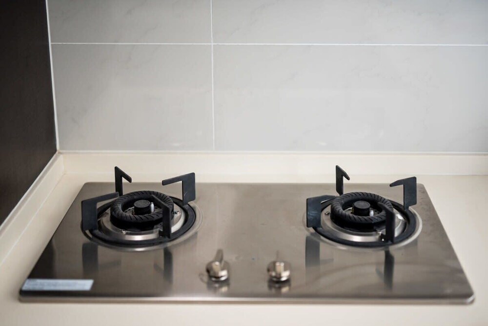 A Stylish 2BR Suite, Water Views, Free Parking