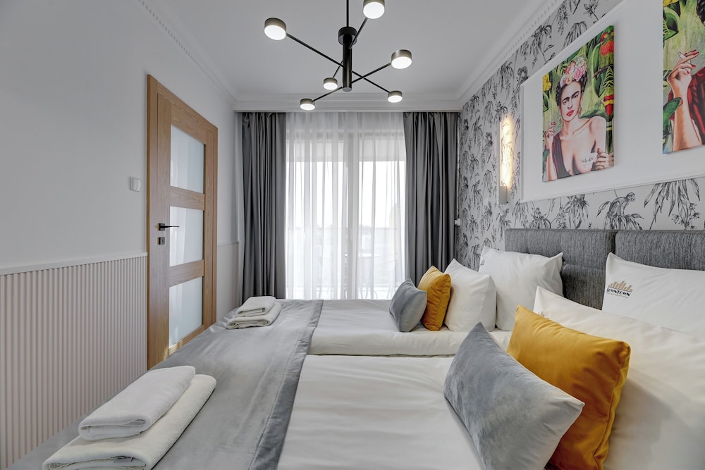 Aura - Riverside & Parking by Downtown Apartments