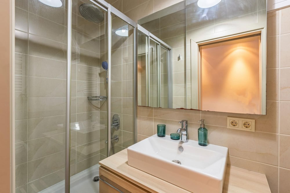 Central Apartment With Bosphorus View in Cihangir