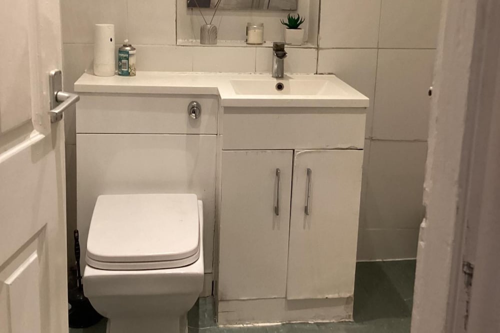 London Heathway Bliss - Spacious 4-bed House