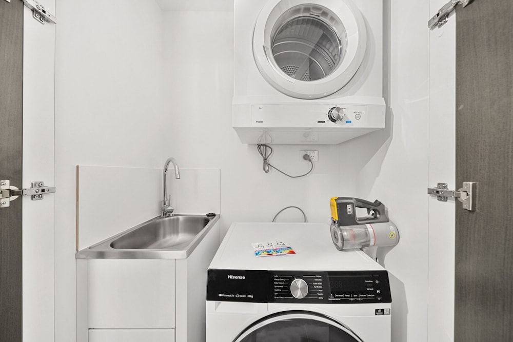 Phillip 2-bed: Chic Interiors, Amazing Amenities