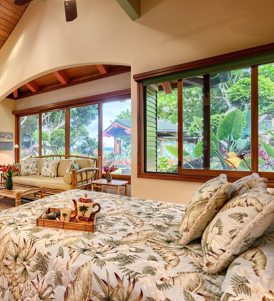 Sea Song in Kilauea With 4 Bedrooms and 6 Bathrooms